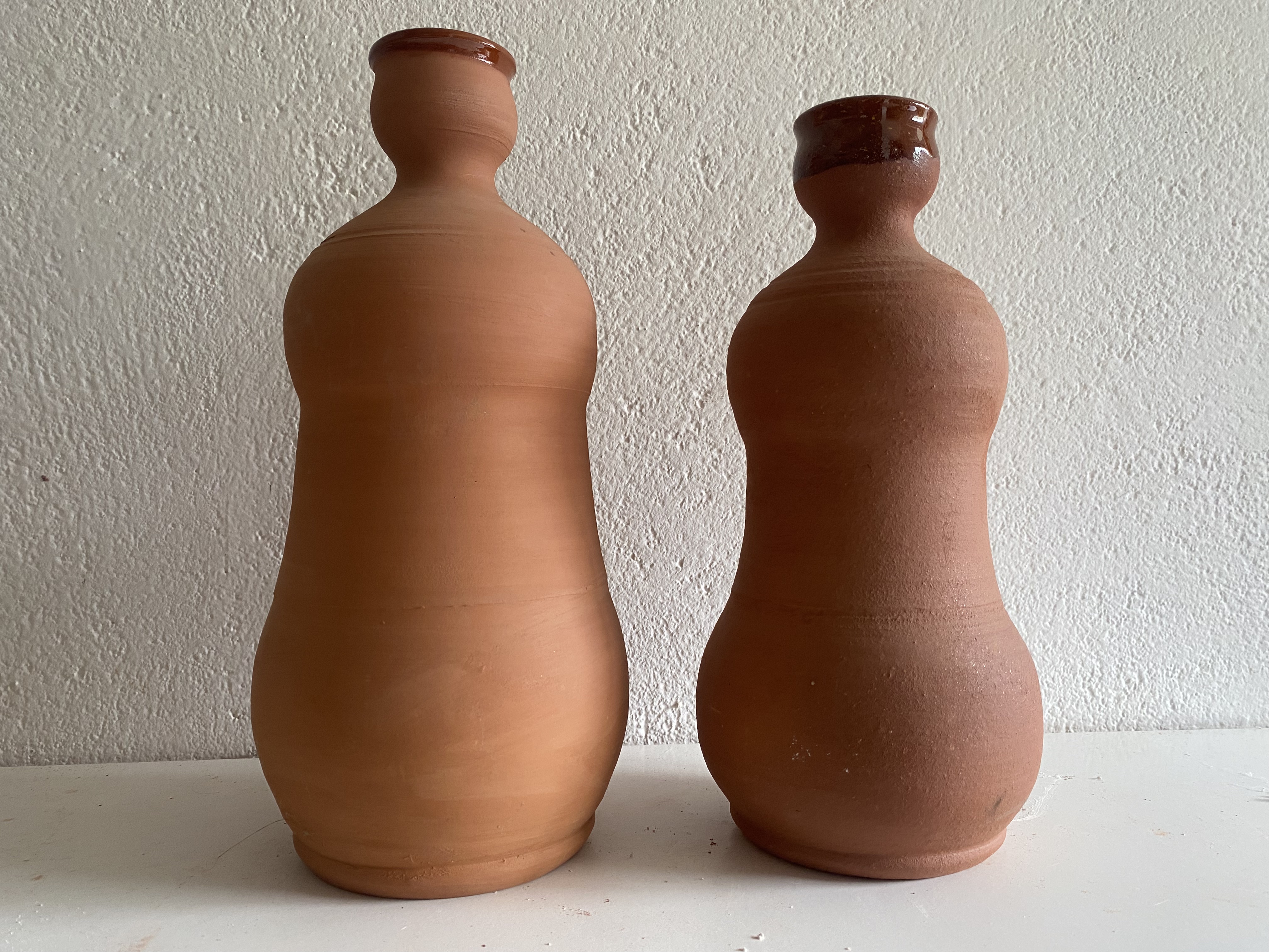 Botellas de agua para mesa, pieza tradicional de Cespedosa